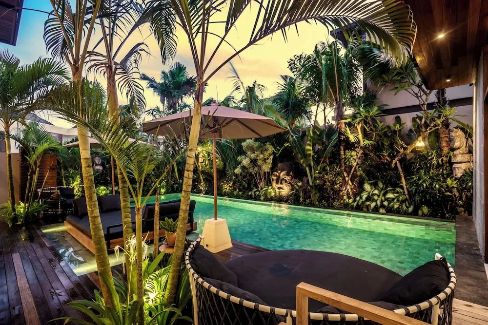 Luxury 6BR Canggu 400m to Finns Beach