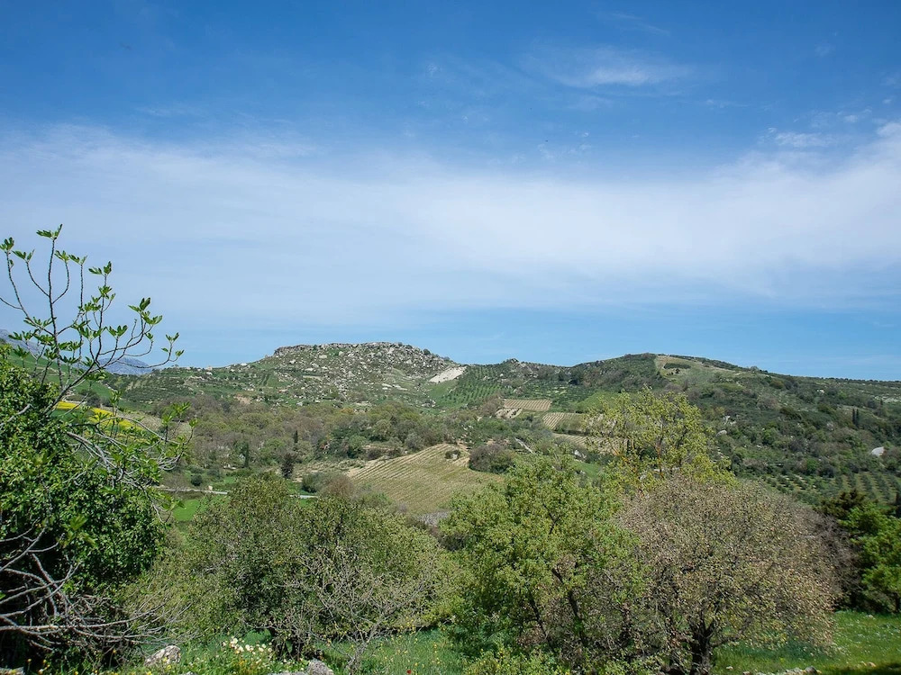 "sifakis Gorgeous Stone House"