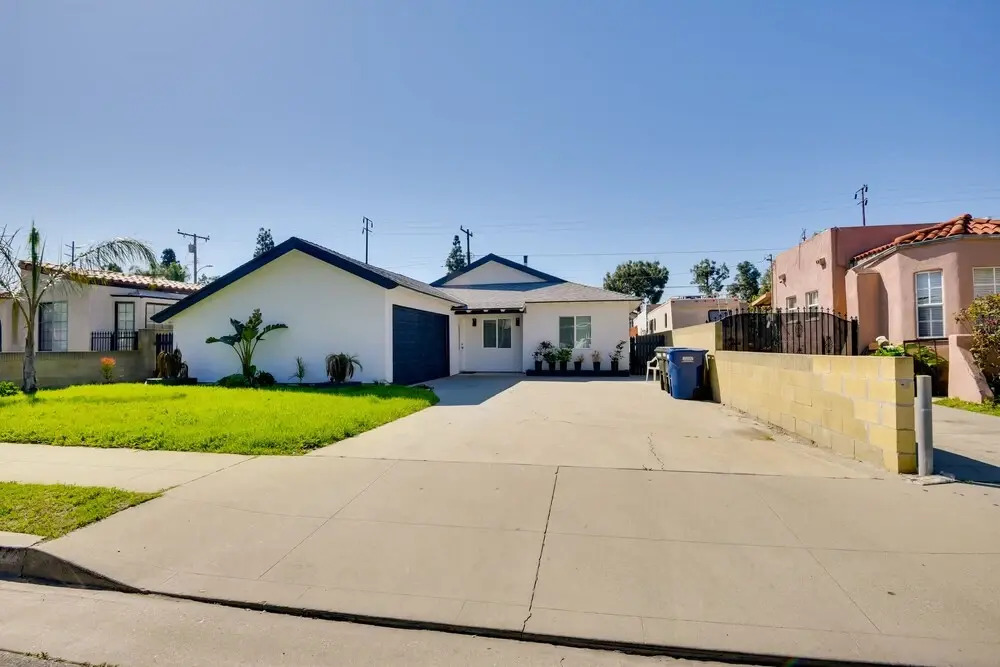 Home Between Los Angeles & Disney! Patio, Yard