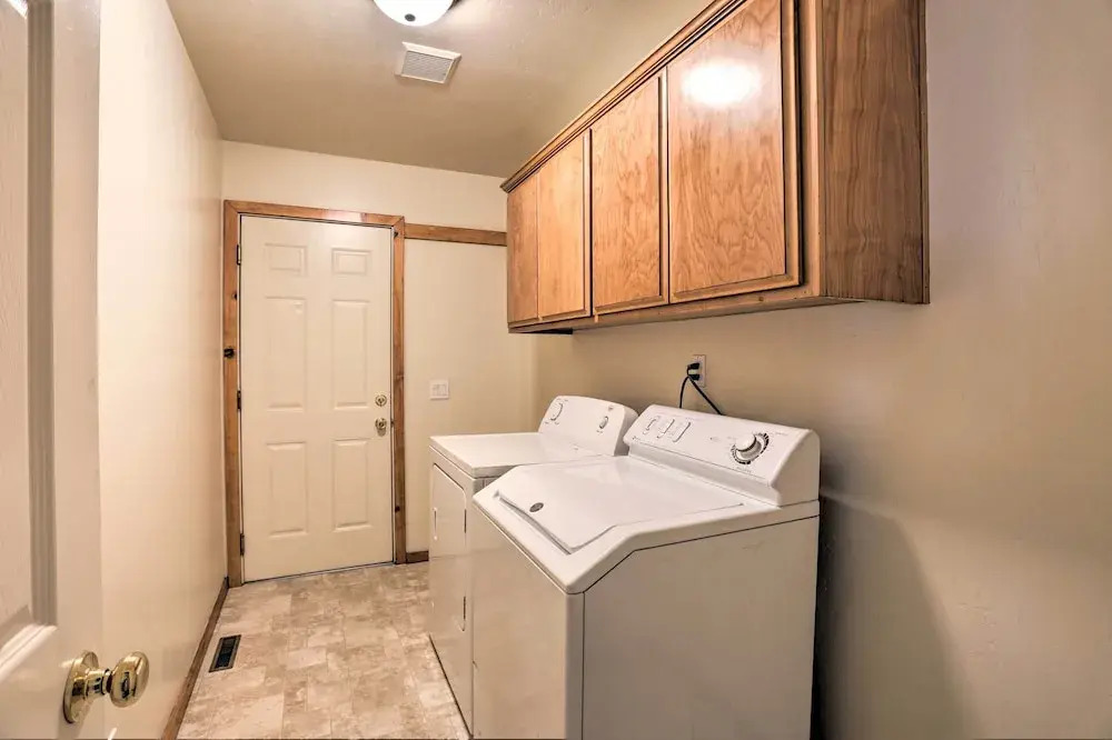 Pet-friendly Big Bear Cabin ~ 6 Mi to Ski Resorts!