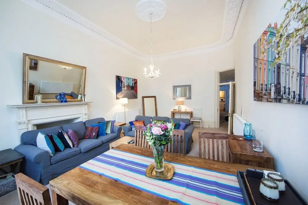 Queens Gardens - Large and Colourful 3 Bedroom Apartment in Bayswater