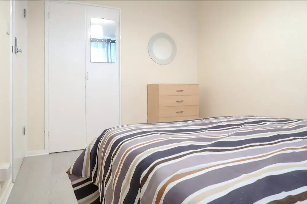 Old Church Road - Deluxe Guest Room
