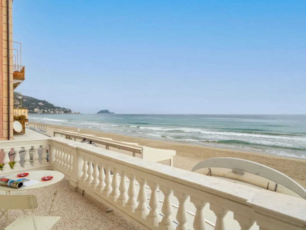 Beach House 39235