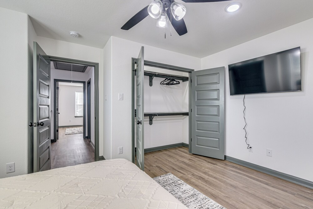 Sleek, Convenient New-build 8 Mi to Dtwn Houston!