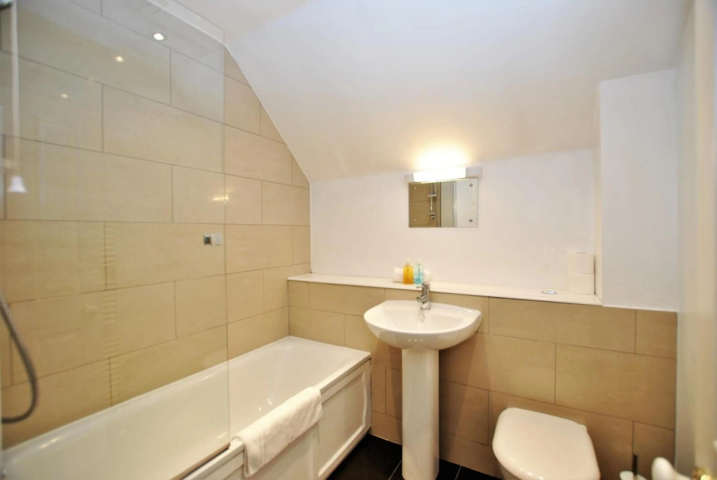 Accommodation Windsor Ltd - 9 Lord Raglan House