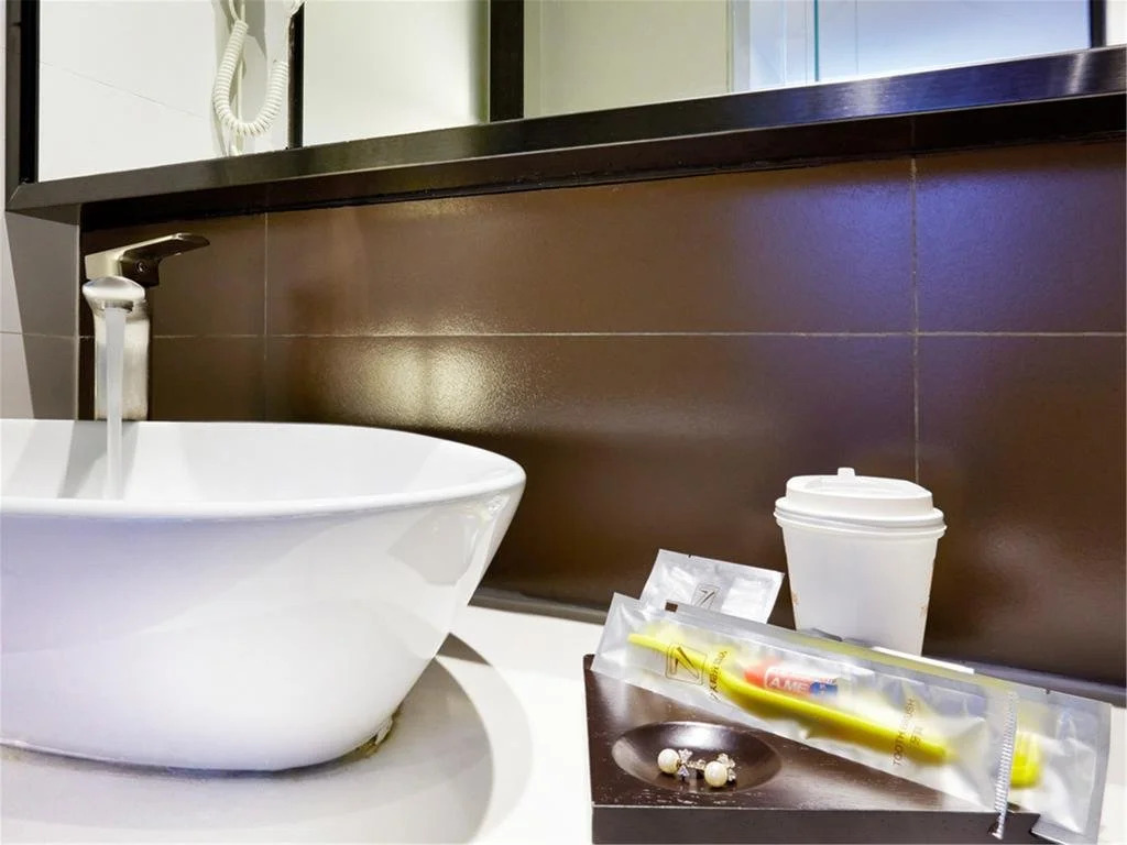 Home Inn Plus (Xiaobailou Metro Station, Nanjing Road, Fifth Avenue, Tianjin)