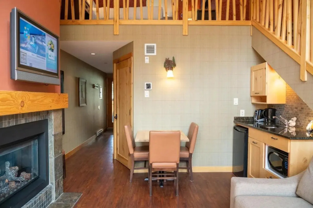 Fox Hotel and Suites