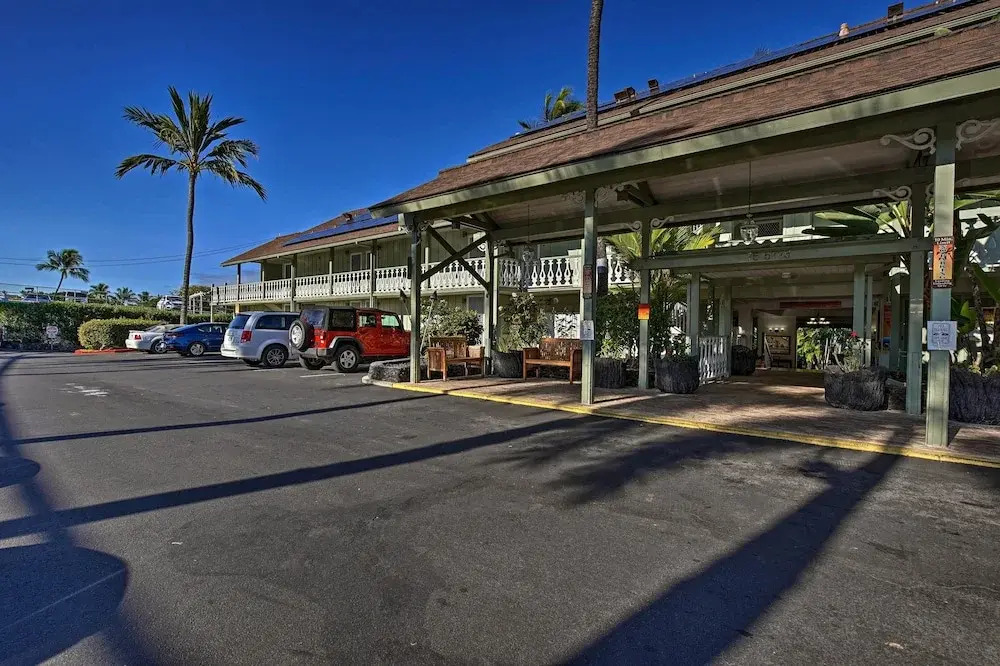 Kailua Studio w/ Pool Access & Garden Views!
