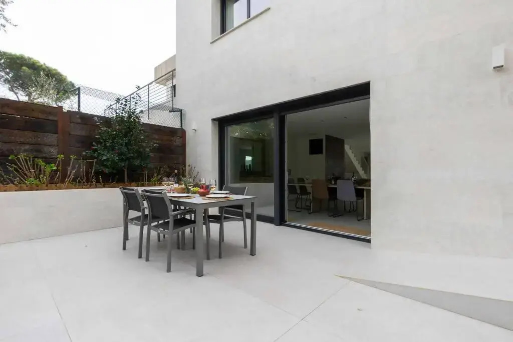 NARAMIA SAGARO VILLA - Full rental luxury house with POOL-GARDEN-BARBACUE-10 PAX