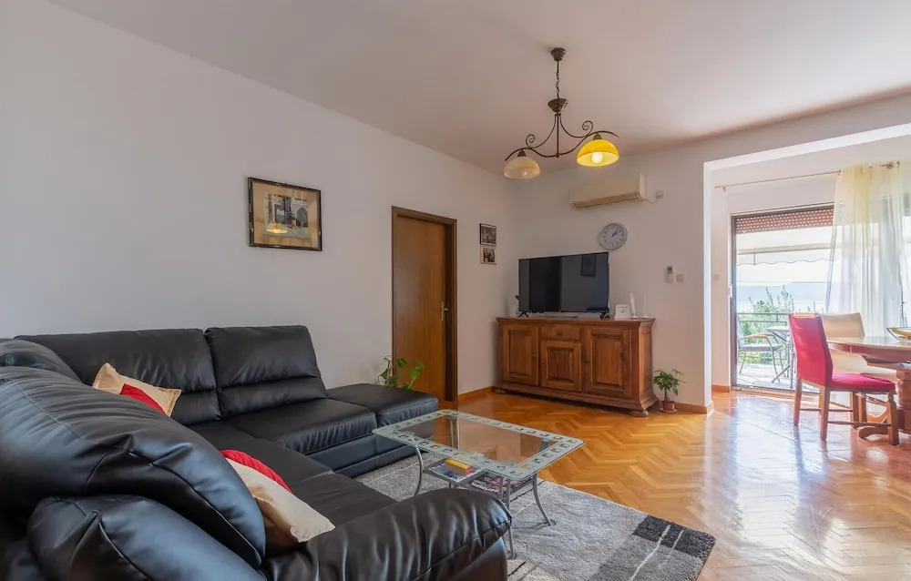 Amazing Home in Novi Vinodolski With Wifi and 4 Bedrooms