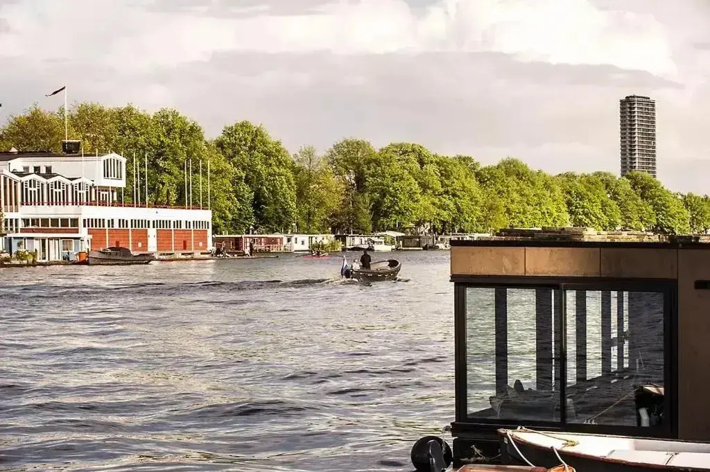 WM Picturesque Modern Houseboat (Nova Cura) - RNU 64028