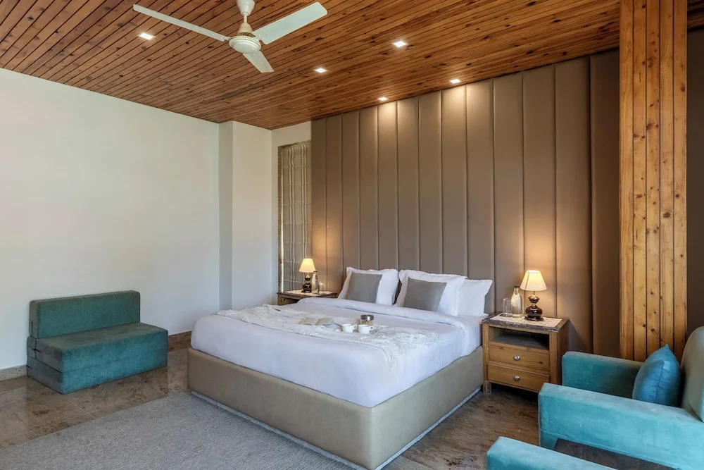Alaya Stays Live Life 2BHK Apartment