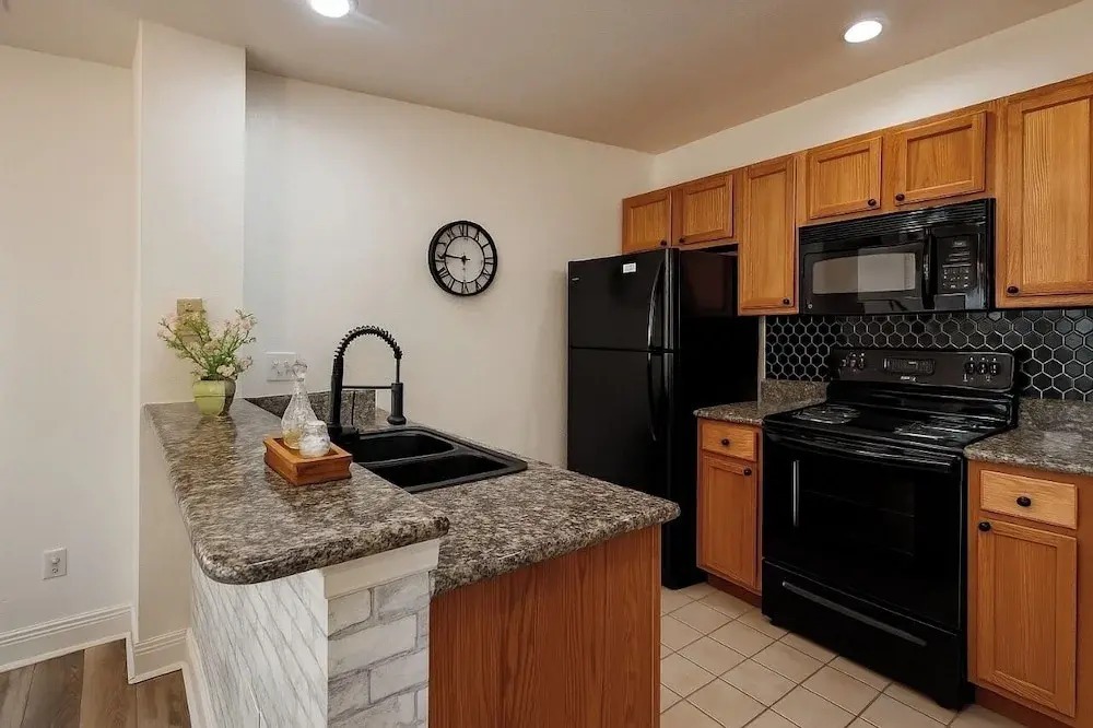 3BR Townhome w/ Pool & BBQ Near Disney