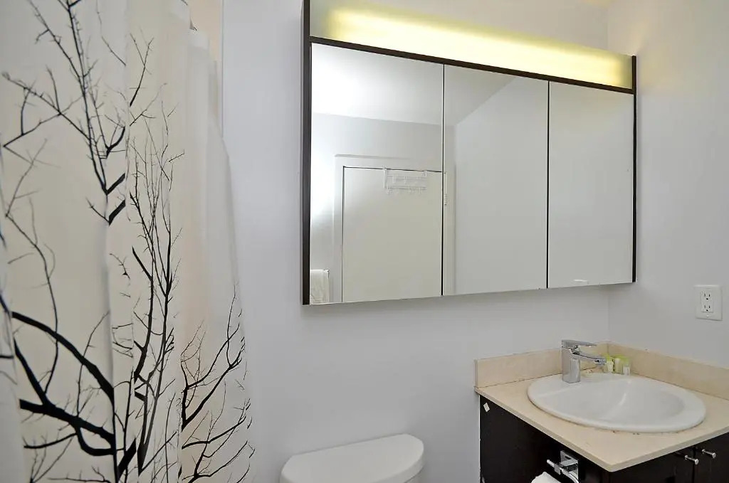 Royal Stays Furnished Apartments - Missisauga City Centre