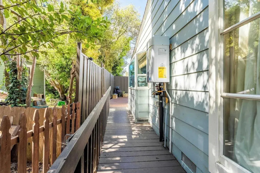 Quaint Carmel - Bungalow Close to Beach