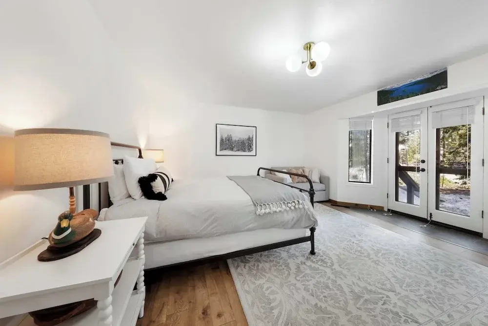 Bright & Modern Cabin Luxury Home in Carnelian Bay!
