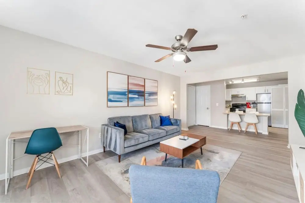 Ideal 2BR King Suite w Gym Pool Close to Downtown