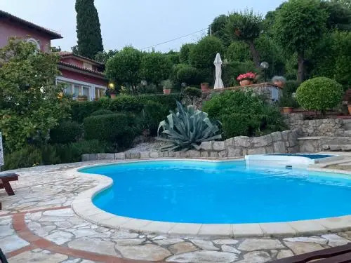 Villa Dora - Boutique Apartments