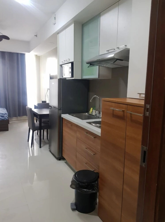OYO 215 Sunshine City Suites