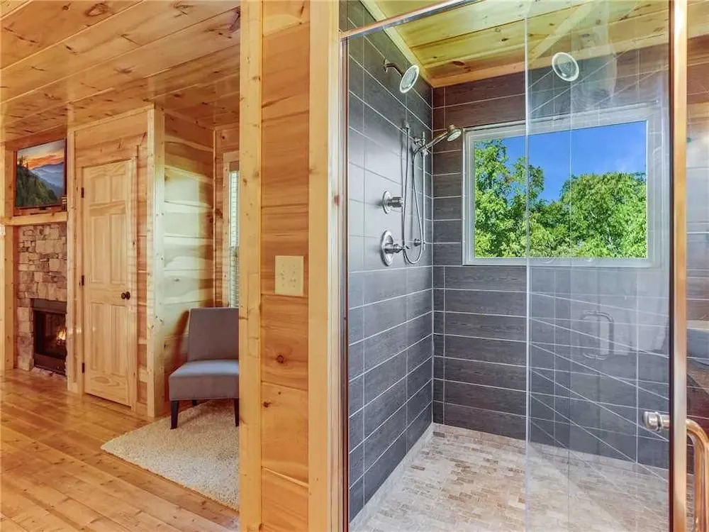 Splash of Moonshine - Two Bedroom Cabin