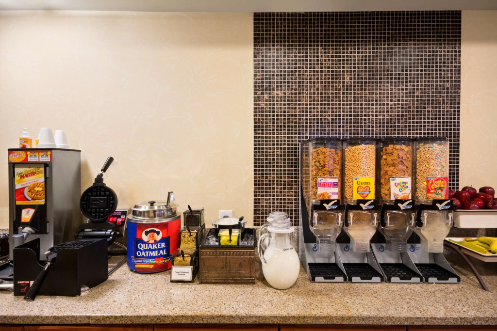 Baymont Inn & Suites by Wyndham Morrow - Atlanta I-75 South