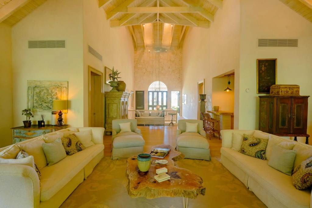 One-of-a-kind Villa With Open Spaces and Amazing Views in Luxury Beach Resort
