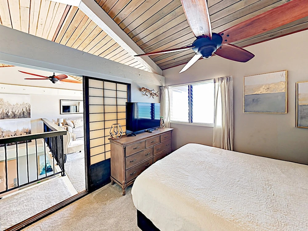 Lower Honoapiilani Condo Unit #404 2 Bedrooms 2 Bathrooms Condo