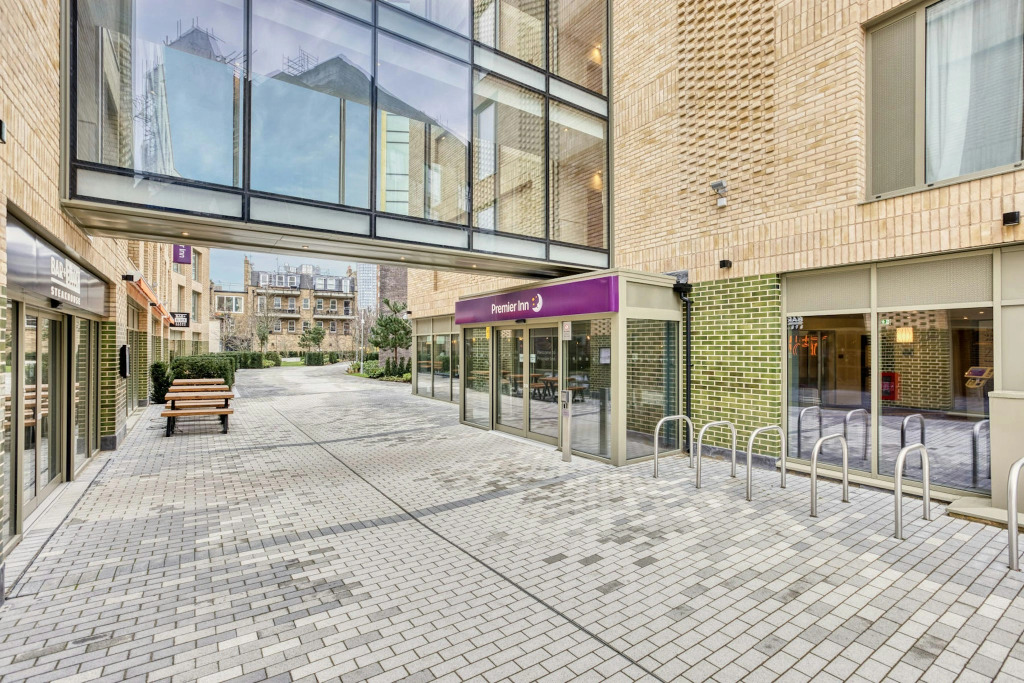 Premier Inn London Southwark - Southwark Station