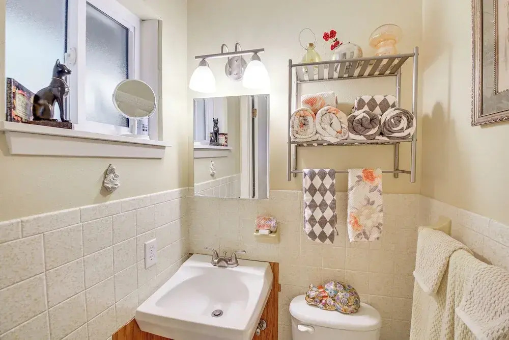 Walk to Bathhouse Row: Dog-friendly Home!