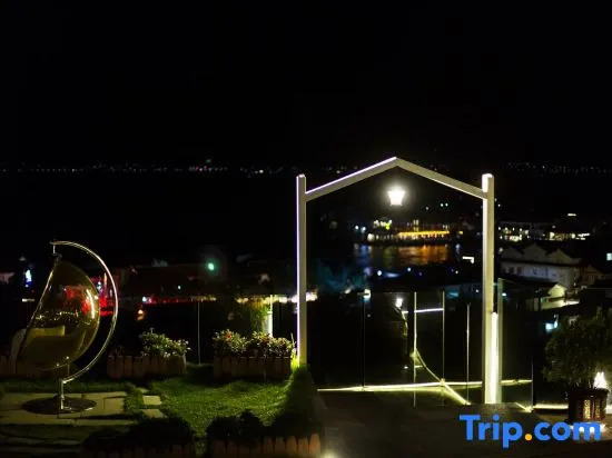 Tranquil Haven: Blossoms and Full Moon with Mountain and Sea Views Guesthouse (Dali Shuanglang)