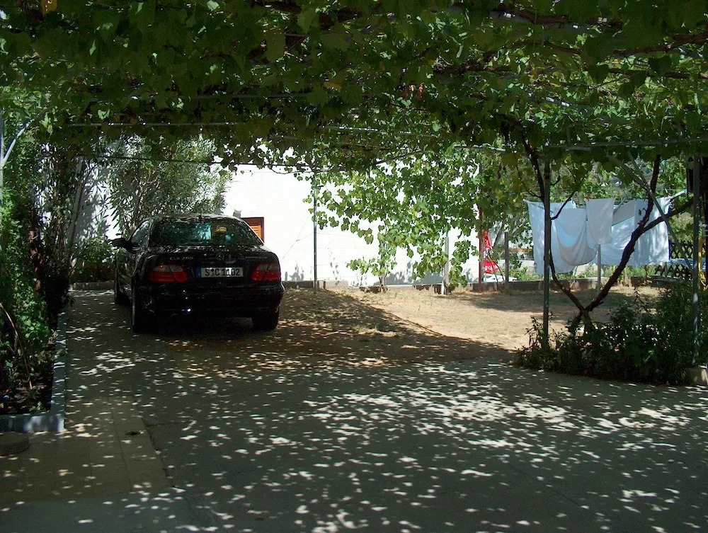 Ruža - Peaceful Area & Parking - A1
