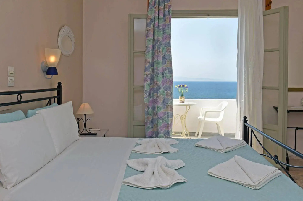 Vrohaki Studios & Rooms