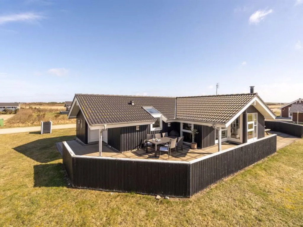 "Kuzman" - 950m from the sea in Western Jutland