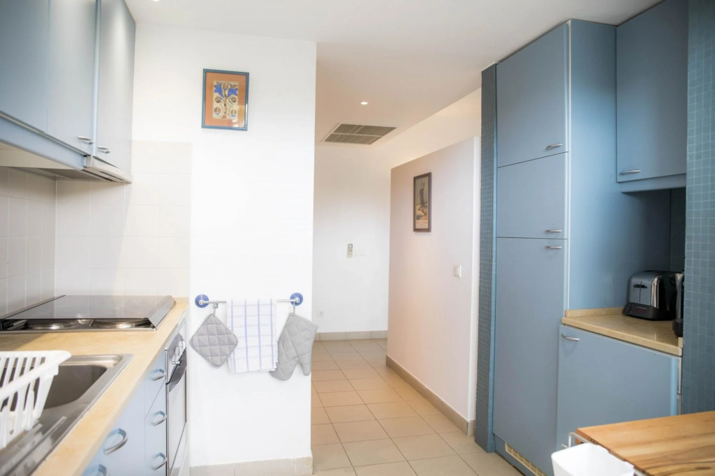 B06 - Top-Floor Marina Club 2 Bed Apartment