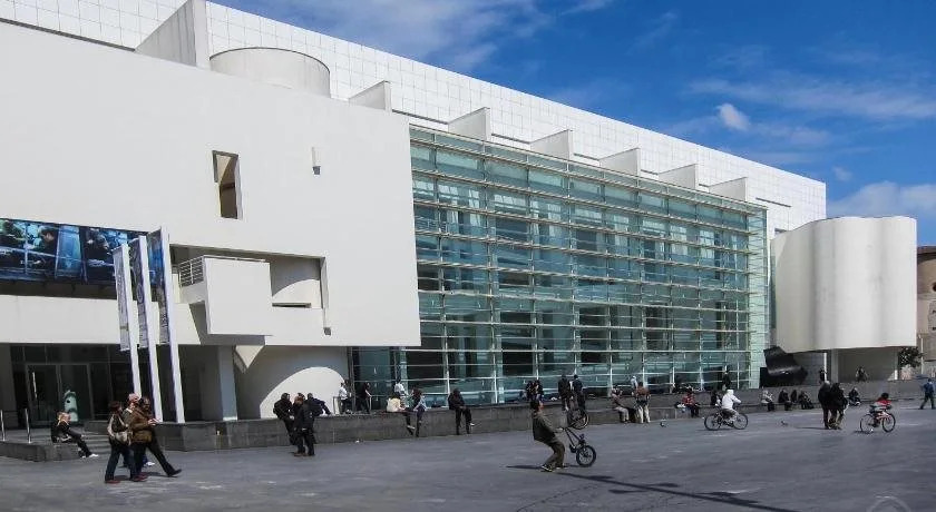Modern Center Apartments