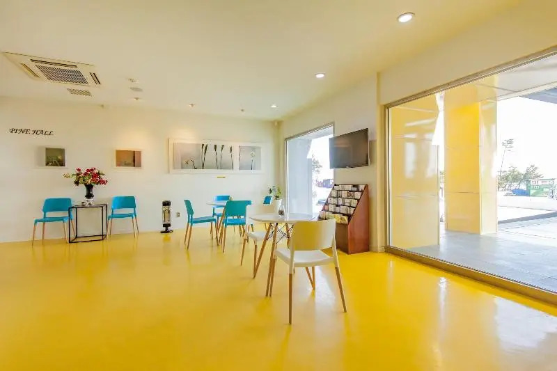 Pinebeach Hotel