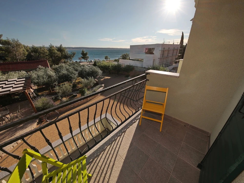 Charming Apartment Directly on the Sea, Whirlpool and Sauna, Beautiful Garden