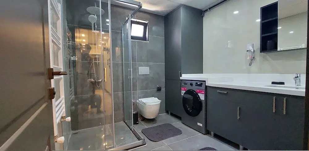 Professionally Maintained Spacious New Suites 1