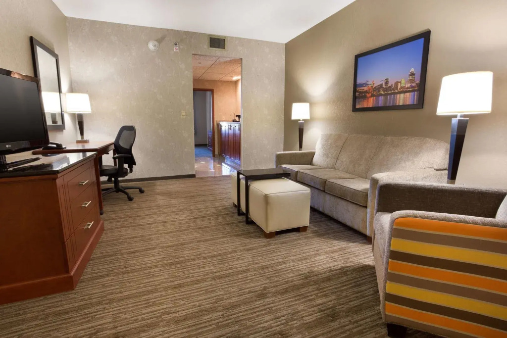 Drury Inn & Suites Cincinnati Sharonville