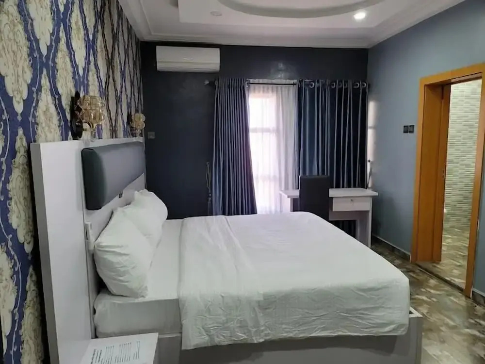 Camas Hotel and Suites