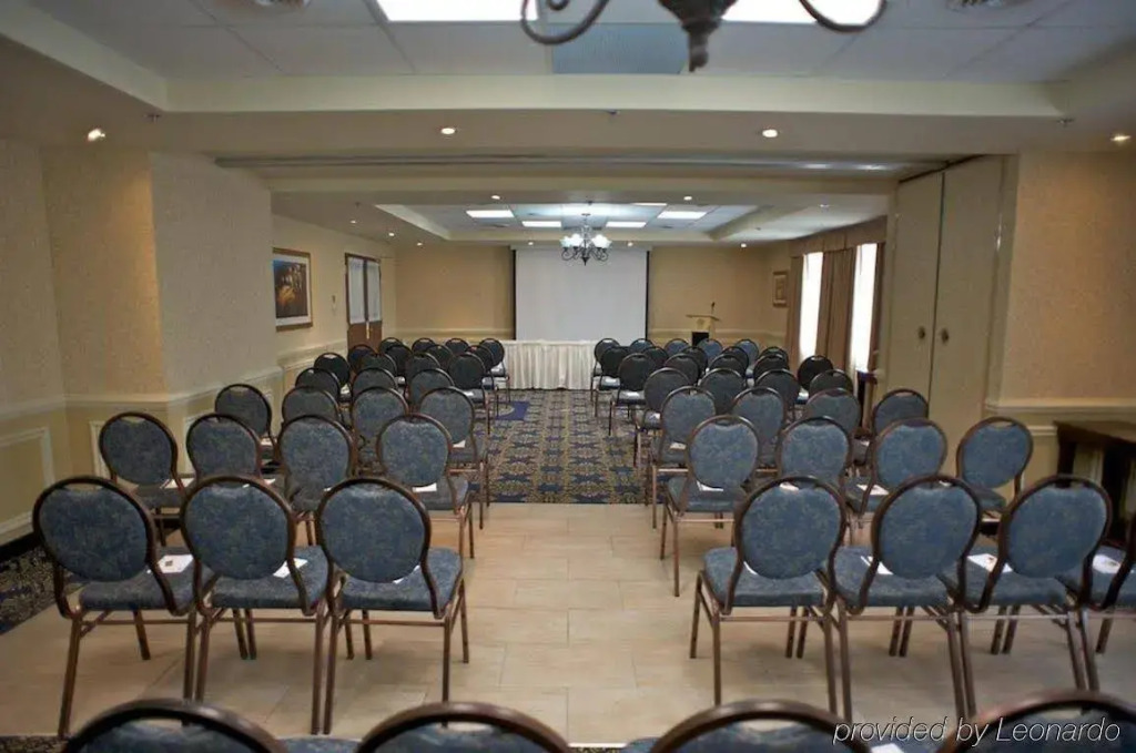 Monte Carlo Inn Airport Suites