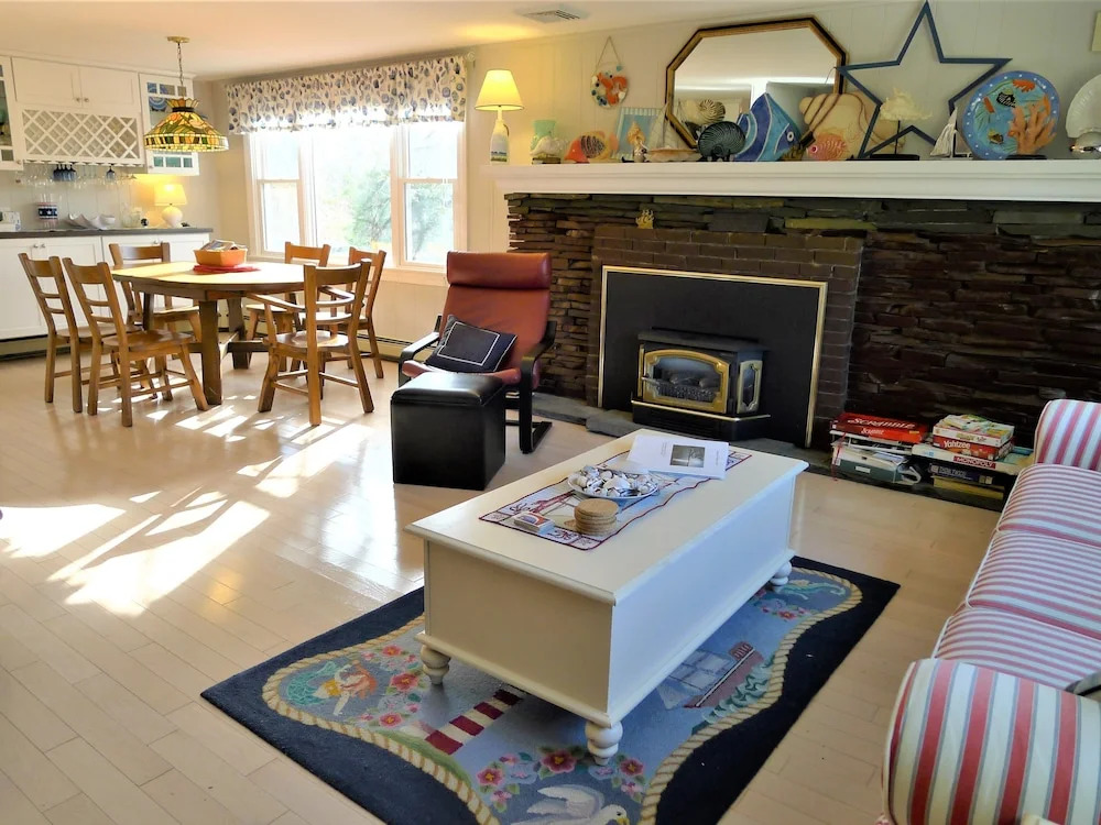 563 Pleasant Lake - 4 Bedroom House