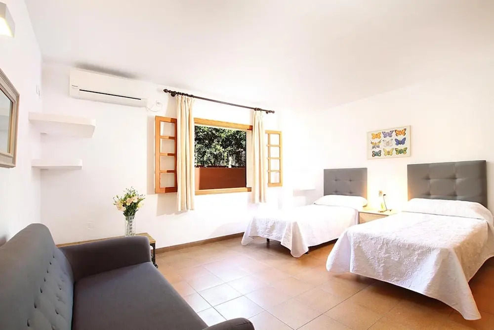 Villa - 4 Bedrooms with Pool and WiFi - 108763