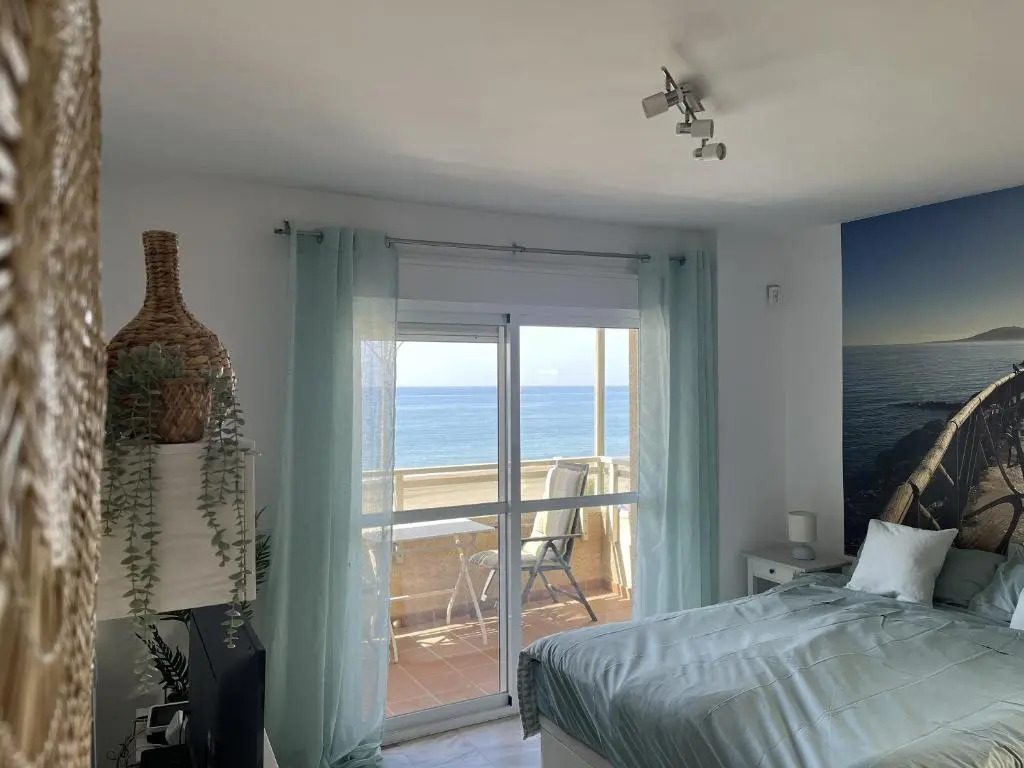 Studio 1 - Sea front