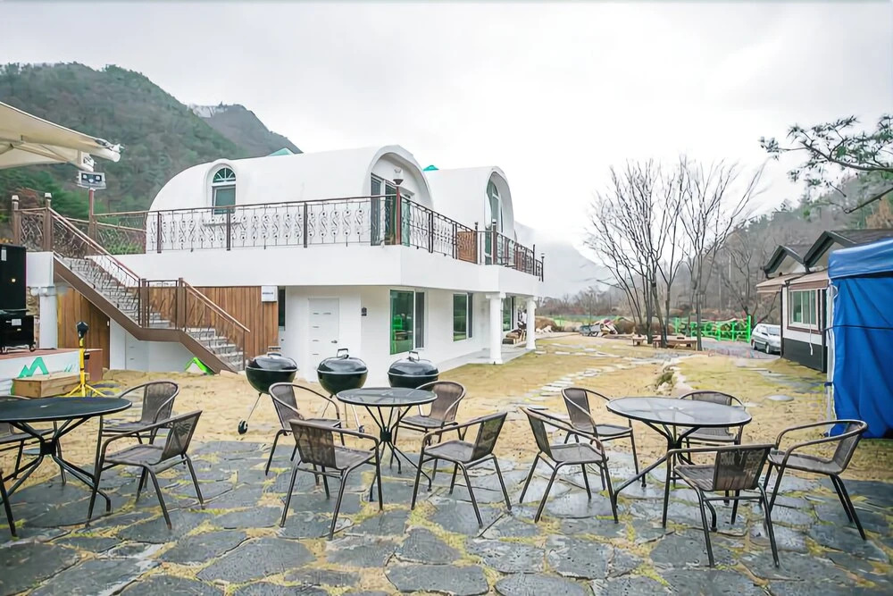 Geumsan Forest White Castle Pension