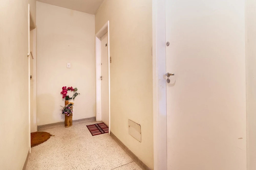 Amplo apartamento no centro, 2 quadras do metrô