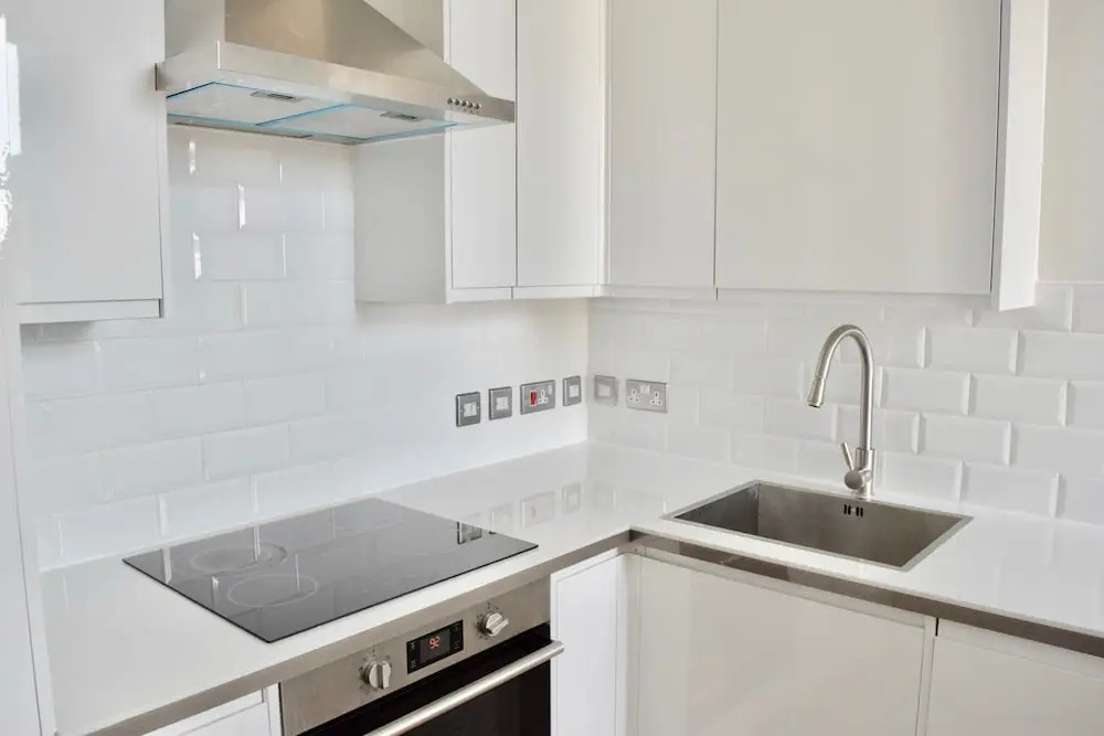 Modern 2 Bedroom Apartment Near Queens Park