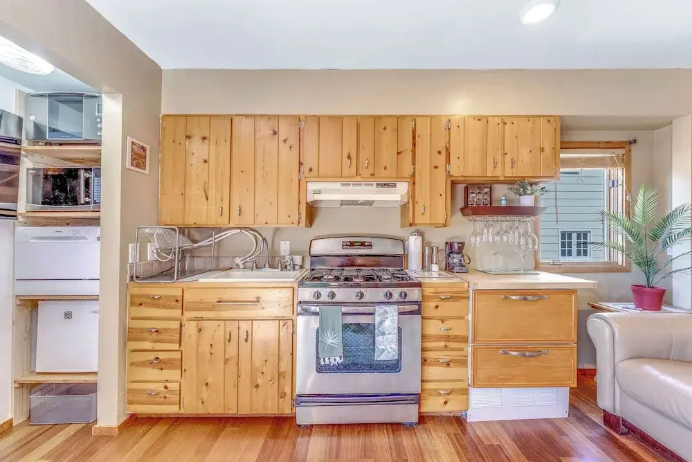 Quaint Carmel - Bungalow Close to Beach
