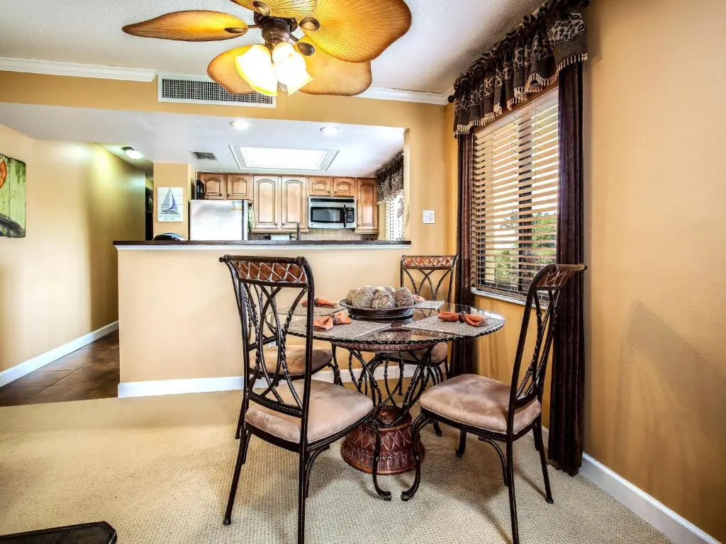Windward Point 212, 2 Bedroom, Heated Pool Access, Bay View, WiFi, Sleeps 4