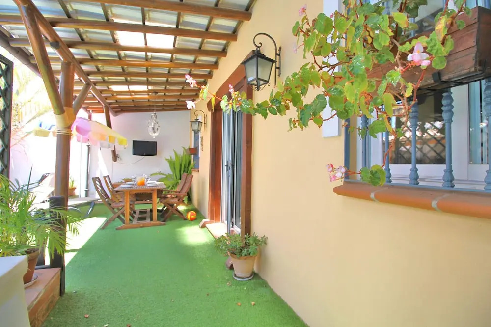 1096 Villa Mirto